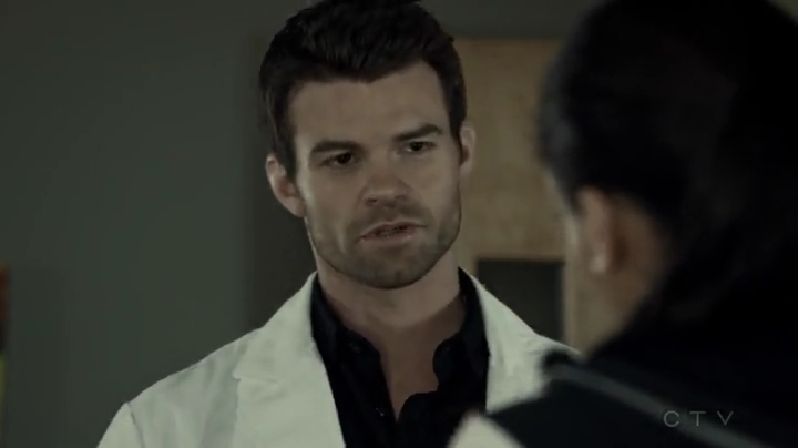 VampireDiariesWorld-dot-org_SavingHope2x03-1567.jpg