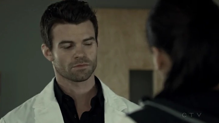 VampireDiariesWorld-dot-org_SavingHope2x03-1577.jpg