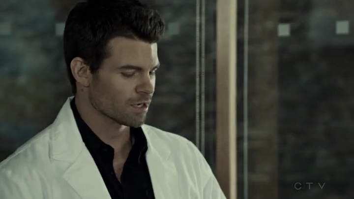 VampireDiariesWorld-dot-org_SavingHope2x03-1584.jpg