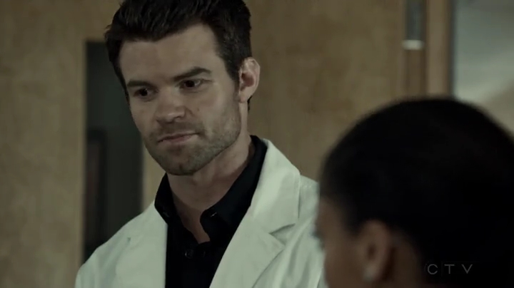 VampireDiariesWorld-dot-org_SavingHope2x03-1596.jpg