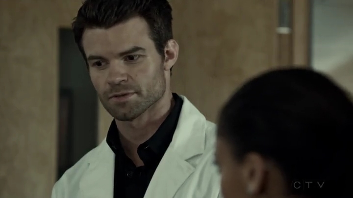 VampireDiariesWorld-dot-org_SavingHope2x03-1597.jpg