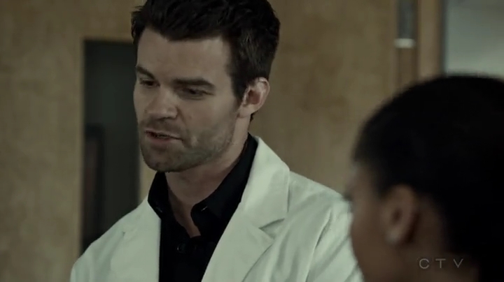 VampireDiariesWorld-dot-org_SavingHope2x03-1599.jpg