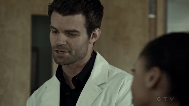 VampireDiariesWorld-dot-org_SavingHope2x03-1600.jpg