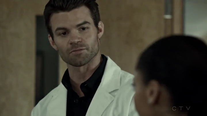 VampireDiariesWorld-dot-org_SavingHope2x03-1607.jpg