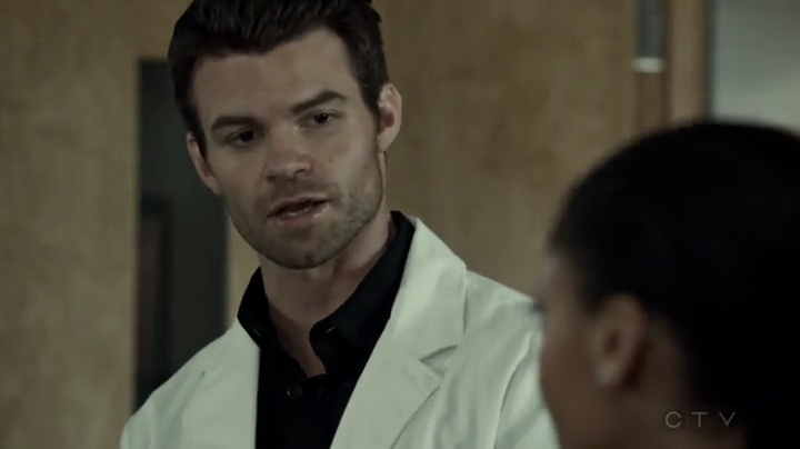 VampireDiariesWorld-dot-org_SavingHope2x03-1608.jpg