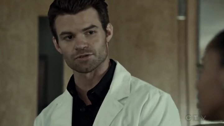 VampireDiariesWorld-dot-org_SavingHope2x03-1609.jpg