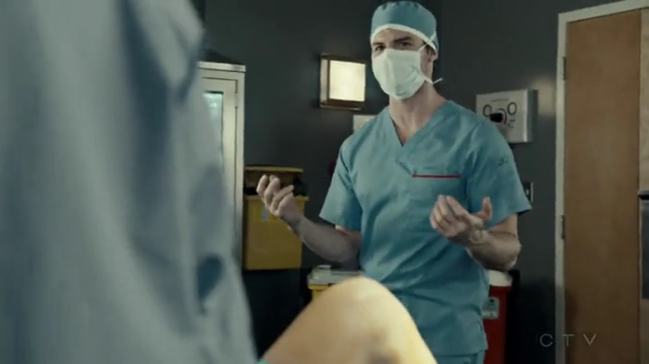 VampireDiariesWorld-dot-org_SavingHope2x03-1819.jpg