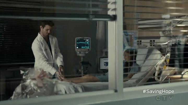 VampireDiariesWorld-dot-org_SavingHope2x03-2178.jpg