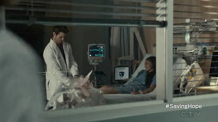 VampireDiariesWorld-dot-org_SavingHope2x03-2180.jpg