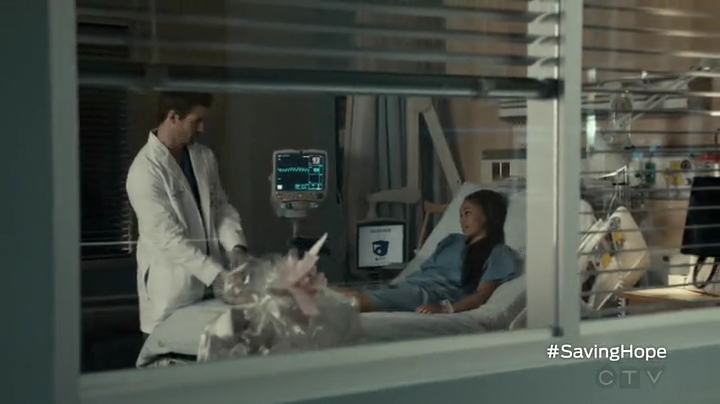 VampireDiariesWorld-dot-org_SavingHope2x03-2181.jpg