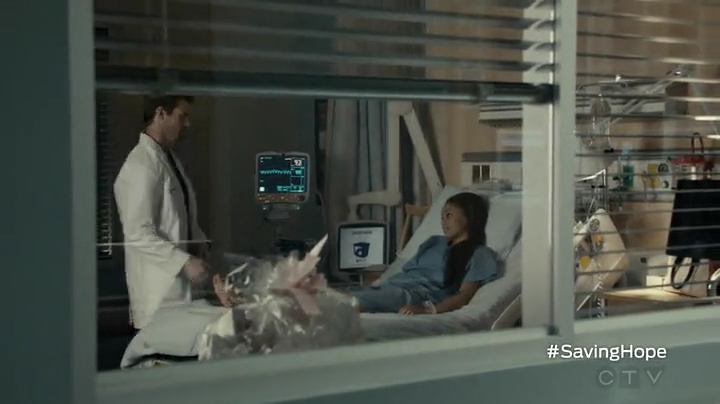 VampireDiariesWorld-dot-org_SavingHope2x03-2182.jpg