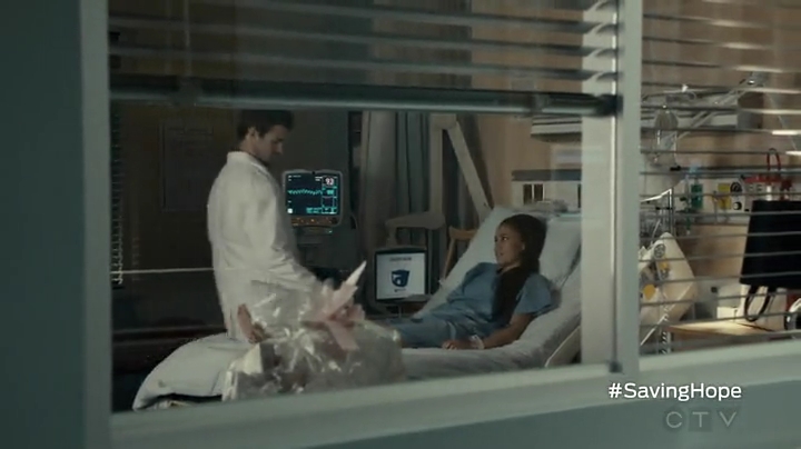 VampireDiariesWorld-dot-org_SavingHope2x03-2183.jpg