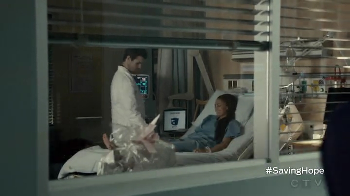 VampireDiariesWorld-dot-org_SavingHope2x03-2184.jpg