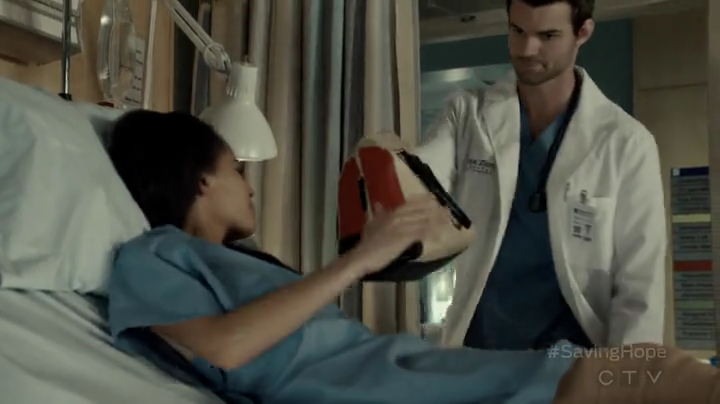 VampireDiariesWorld-dot-org_SavingHope2x03-2214.jpg