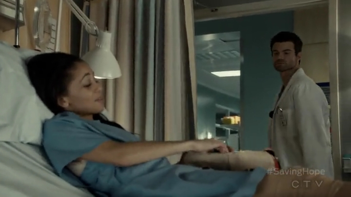 VampireDiariesWorld-dot-org_SavingHope2x03-2217.jpg