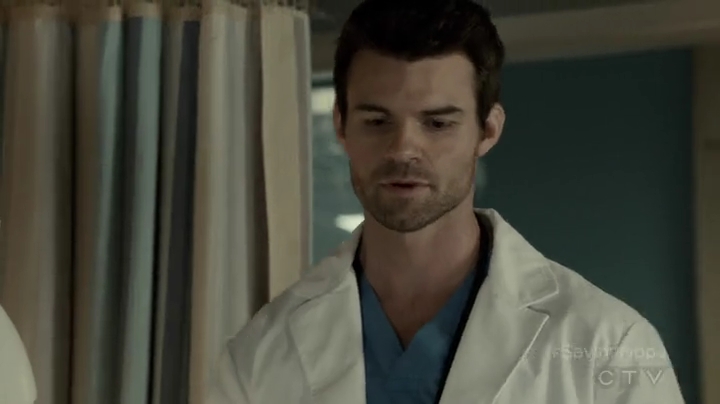 VampireDiariesWorld-dot-org_SavingHope2x03-2231.jpg