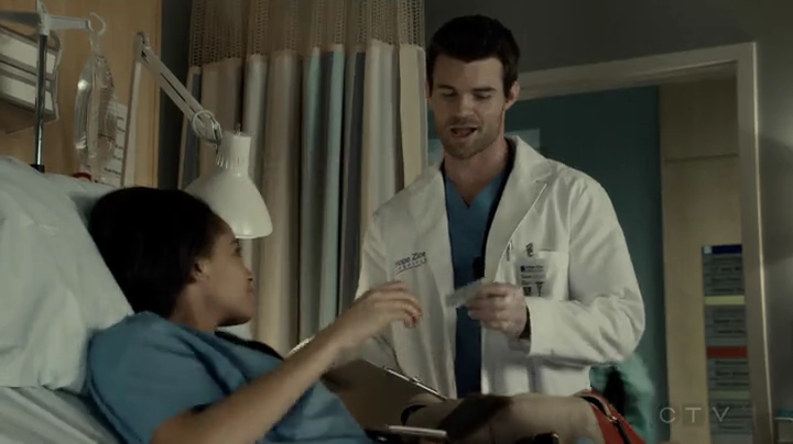 VampireDiariesWorld-dot-org_SavingHope2x03-2236.jpg