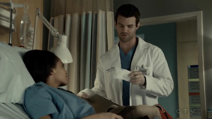 VampireDiariesWorld-dot-org_SavingHope2x03-2237.jpg