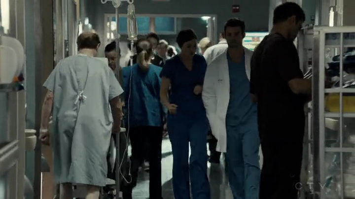 VampireDiariesWorld-dot-org_SavingHope2x03-2282.jpg