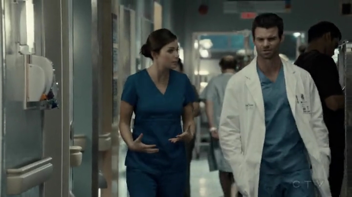 VampireDiariesWorld-dot-org_SavingHope2x03-2288.jpg