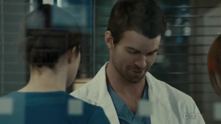 VampireDiariesWorld-dot-org_SavingHope2x03-2296.jpg