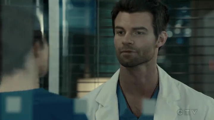 VampireDiariesWorld-dot-org_SavingHope2x03-2304.jpg