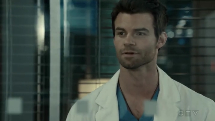 VampireDiariesWorld-dot-org_SavingHope2x03-2305.jpg