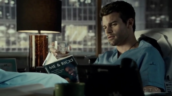 VampireDiariesWorld-dot-org_SavingHope2x03-2356.jpg