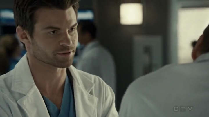 VampireDiariesWorld-dot-org_SavingHope2x04-0356.jpg