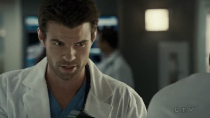 VampireDiariesWorld-dot-org_SavingHope2x04-0381.jpg