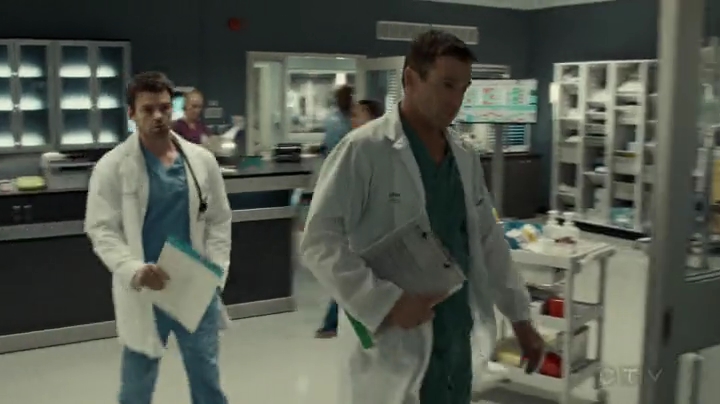 VampireDiariesWorld-dot-org_SavingHope2x04-0556.jpg