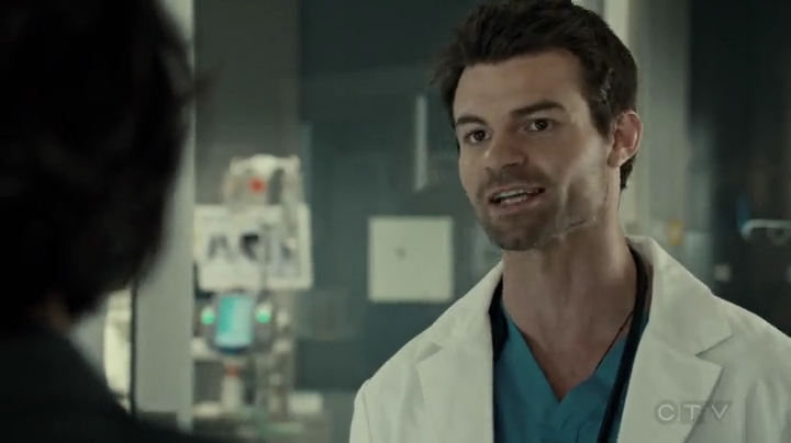 VampireDiariesWorld-dot-org_SavingHope2x04-0581.jpg