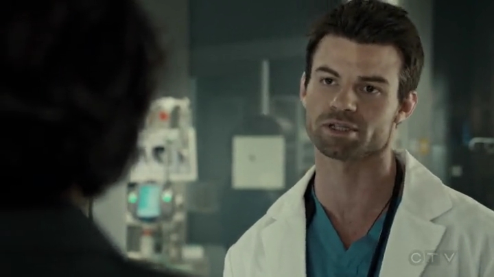 VampireDiariesWorld-dot-org_SavingHope2x04-0583.jpg