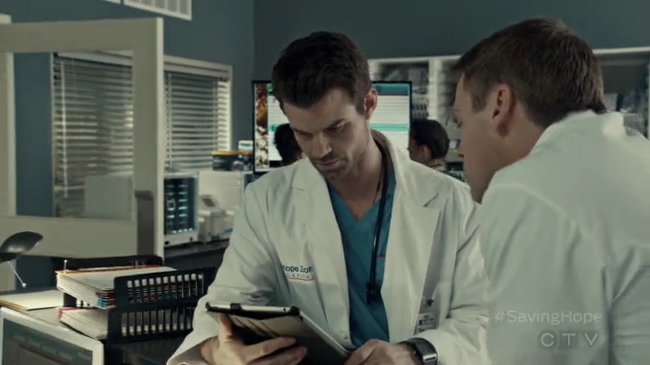 VampireDiariesWorld-dot-org_SavingHope2x04-0725.jpg