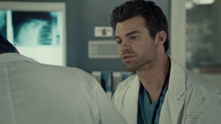 VampireDiariesWorld-dot-org_SavingHope2x04-0758.jpg