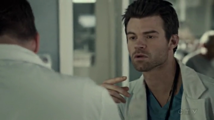 VampireDiariesWorld-dot-org_SavingHope2x04-0789.jpg