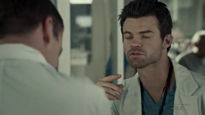 VampireDiariesWorld-dot-org_SavingHope2x04-0790.jpg