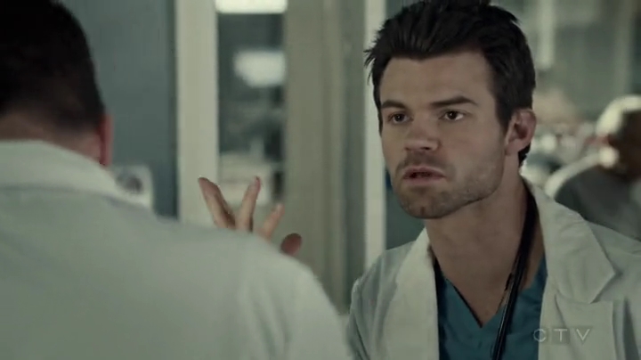 VampireDiariesWorld-dot-org_SavingHope2x04-0791.jpg