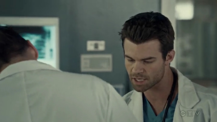 VampireDiariesWorld-dot-org_SavingHope2x04-0796.jpg