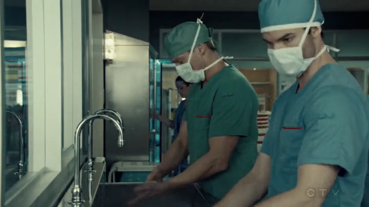 VampireDiariesWorld-dot-org_SavingHope2x04-1324.jpg