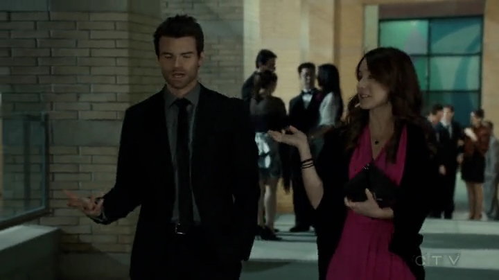 VampireDiariesWorld-dot-org_SavingHope2x04-2466.jpg