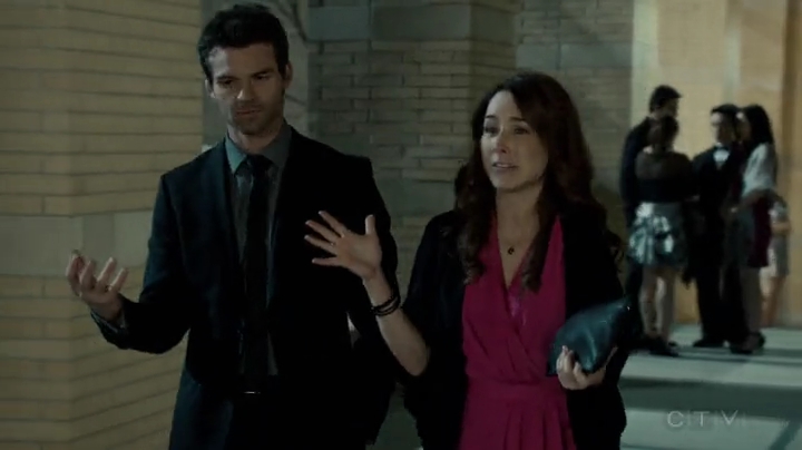 VampireDiariesWorld-dot-org_SavingHope2x04-2470.jpg