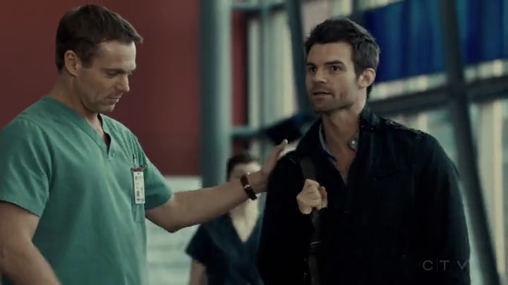 VampireDiariesWorld-dot-org_SavingHope2x05-0960.jpg