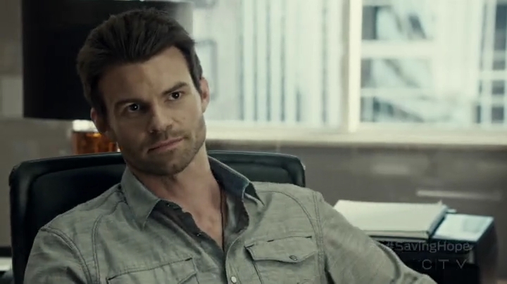 VampireDiariesWorld-dot-org_SavingHope2x05-1281.jpg