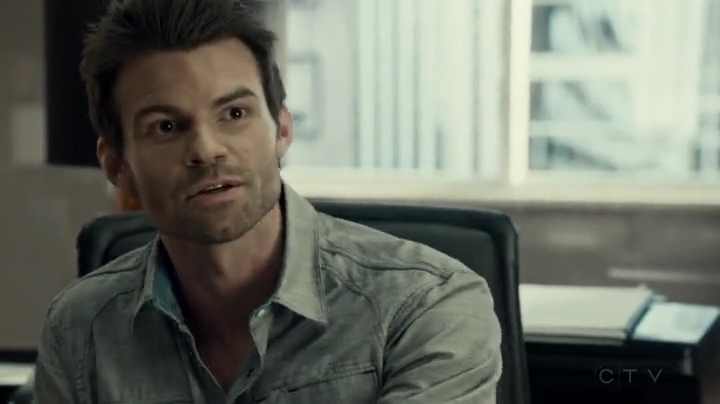 VampireDiariesWorld-dot-org_SavingHope2x05-1300.jpg