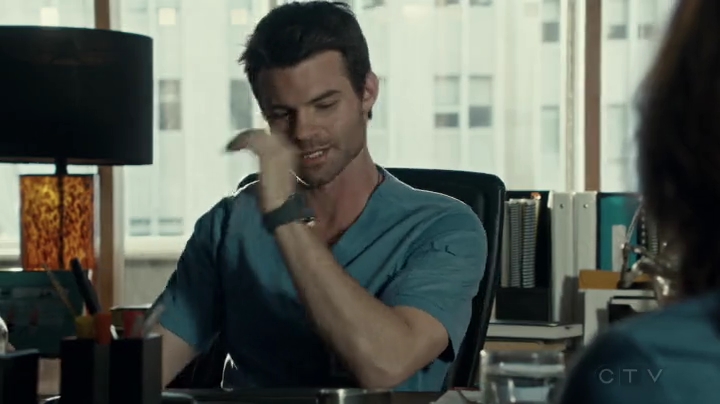 VampireDiariesWorld-dot-org_SavingHope2x05-1975.jpg