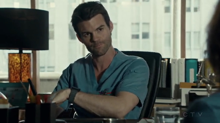 VampireDiariesWorld-dot-org_SavingHope2x05-1977.jpg