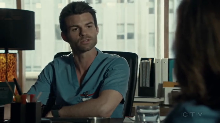 VampireDiariesWorld-dot-org_SavingHope2x05-1981.jpg