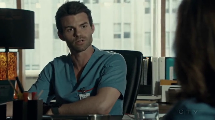 VampireDiariesWorld-dot-org_SavingHope2x05-1982.jpg