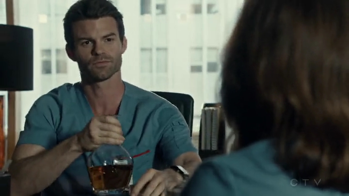 VampireDiariesWorld-dot-org_SavingHope2x05-2001.jpg